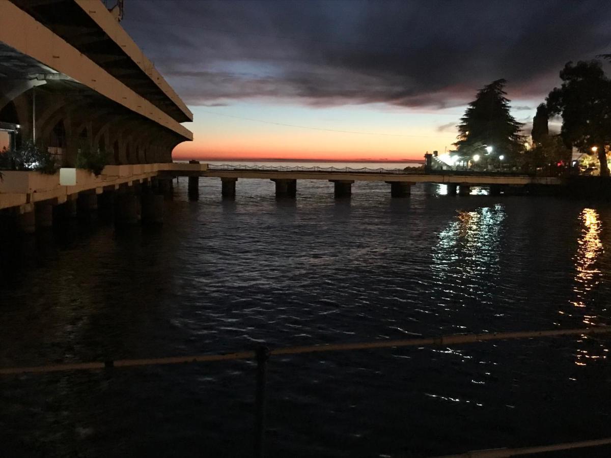Гавань Hotell Sukhumi Exteriör bild
