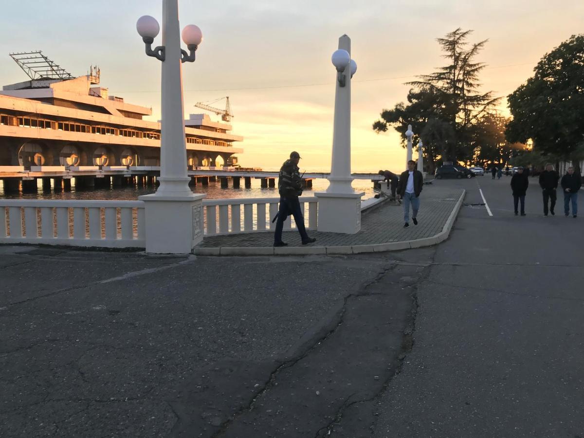 Гавань Hotell Sukhumi Exteriör bild