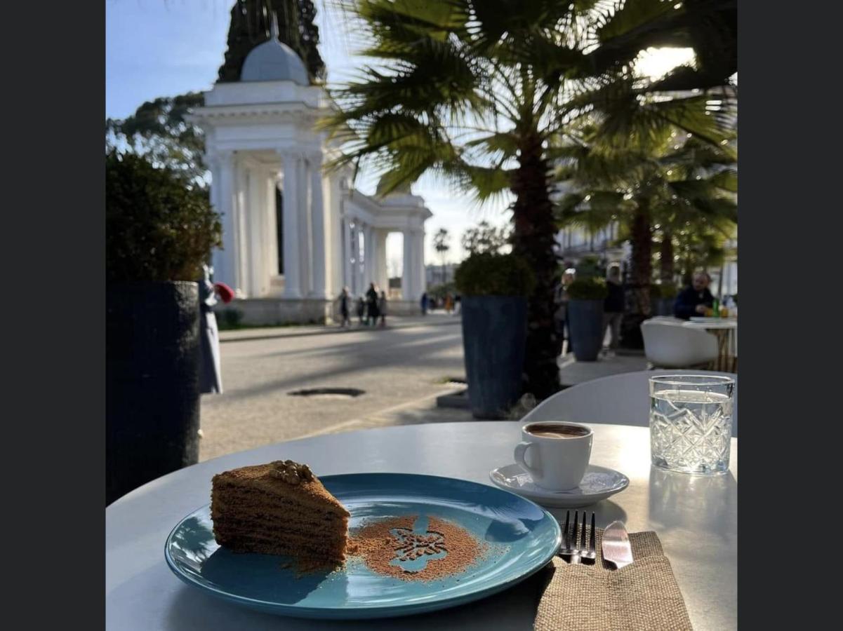 Гавань Hotell Sukhumi Exteriör bild